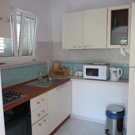 Apartment Seafront Garden Apartments Lumbarda