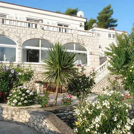 Seafront Garden Apartments Lumbarda