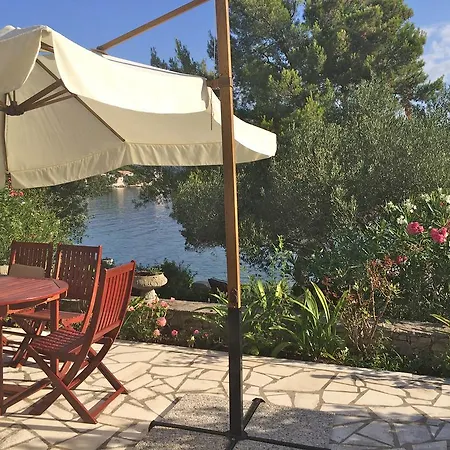 Seafront Garden Apartments Lumbarda