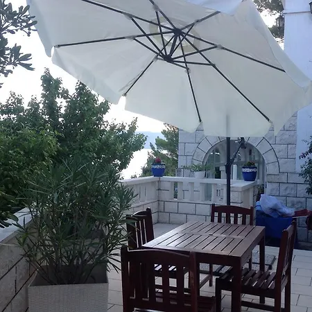 Apartment Seafront Garden Apartments Lumbarda