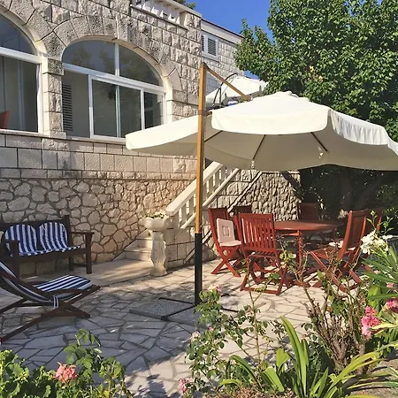 Seafront Garden Apartments Lumbarda