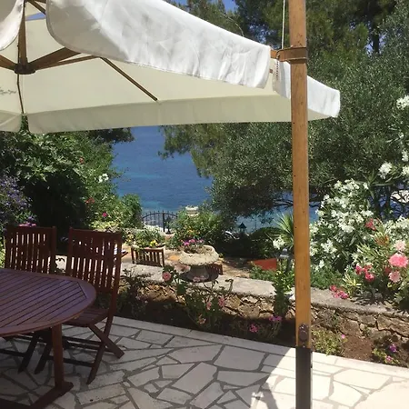 Apartment Seafront Garden Apartments Lumbarda Lumbarda