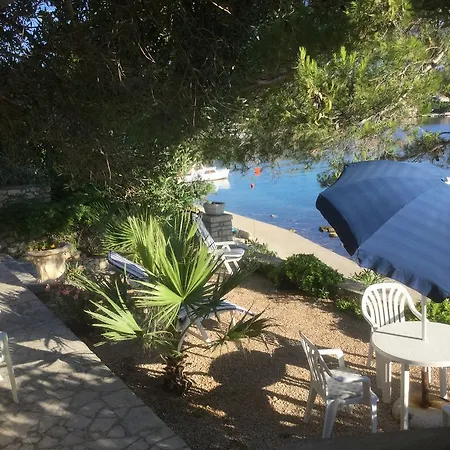 Apartment Seafront Garden Apartments Lumbarda Lumbarda