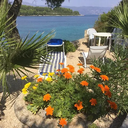 Apartment Seafront Garden Apartments Lumbarda