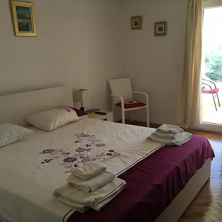Apartment Seafront Garden Apartments Lumbarda