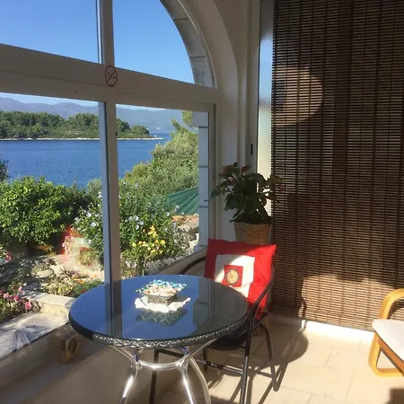 Apartment Seafront Garden Apartments Lumbarda Lumbarda
