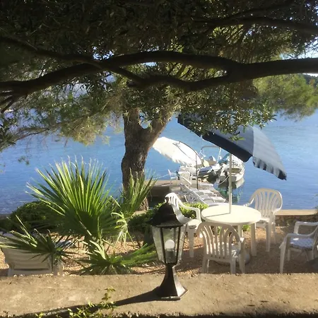 Seafront Garden Appartement Lumbarda