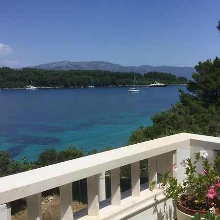 Apartment Seafront Garden Apartments Lumbarda
