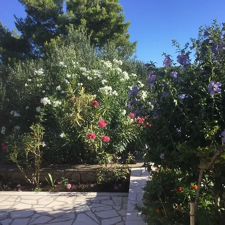Seafront Garden Appartement Lumbarda