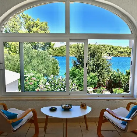 Seafront Garden Appartement