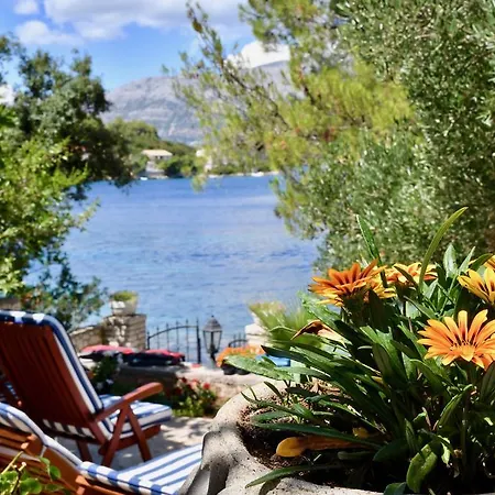 Seafront Garden Appartement