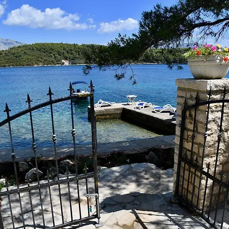 Seafront Garden Apartments Lumbarda *