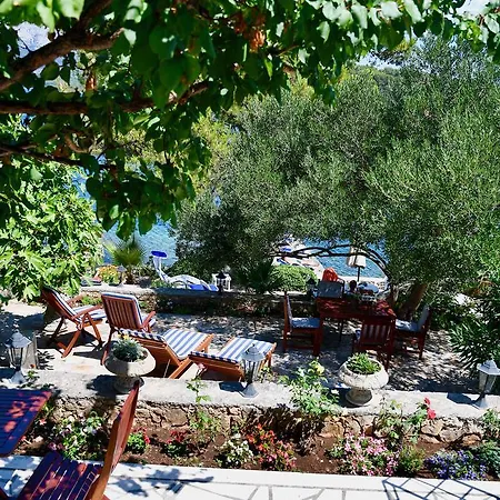 Seafront Garden Apartments Lumbarda