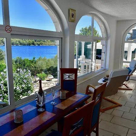 Apartment Seafront Garden Apartments Lumbarda Lumbarda