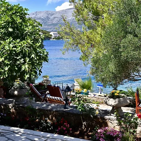 Seafront Garden Apartments Lumbarda * Lumbarda