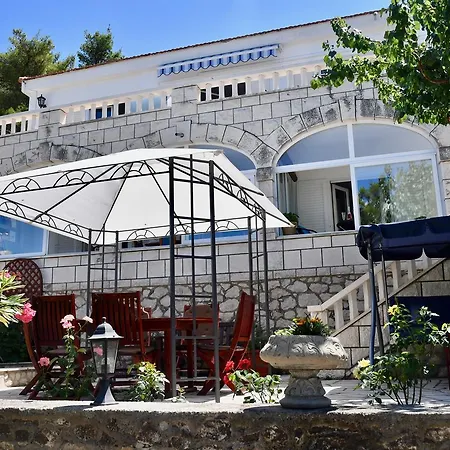 Apartment Seafront Garden Apartments Lumbarda Lumbarda