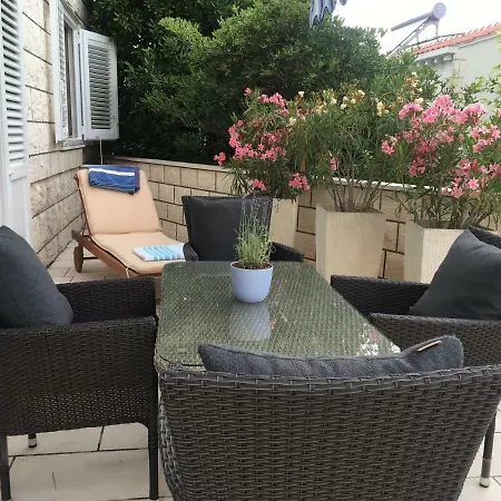 Apartment Seafront Garden Apartments Lumbarda