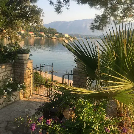Seafront Garden Appartement Lumbarda