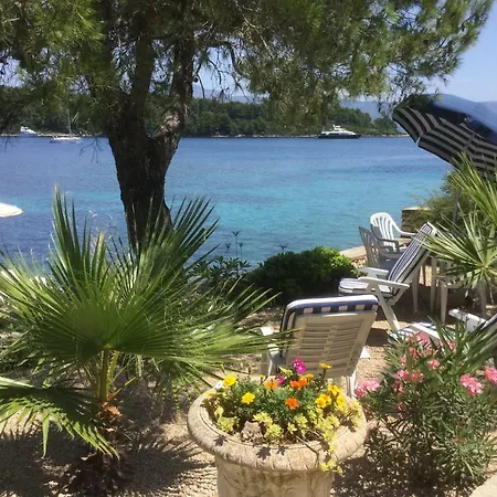 Apartment Seafront Garden Apartments Lumbarda Lumbarda
